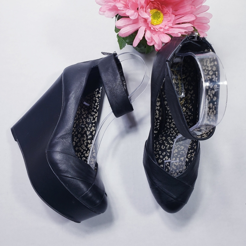 Jessica Simpson Is Duffy Back Zipper Platform